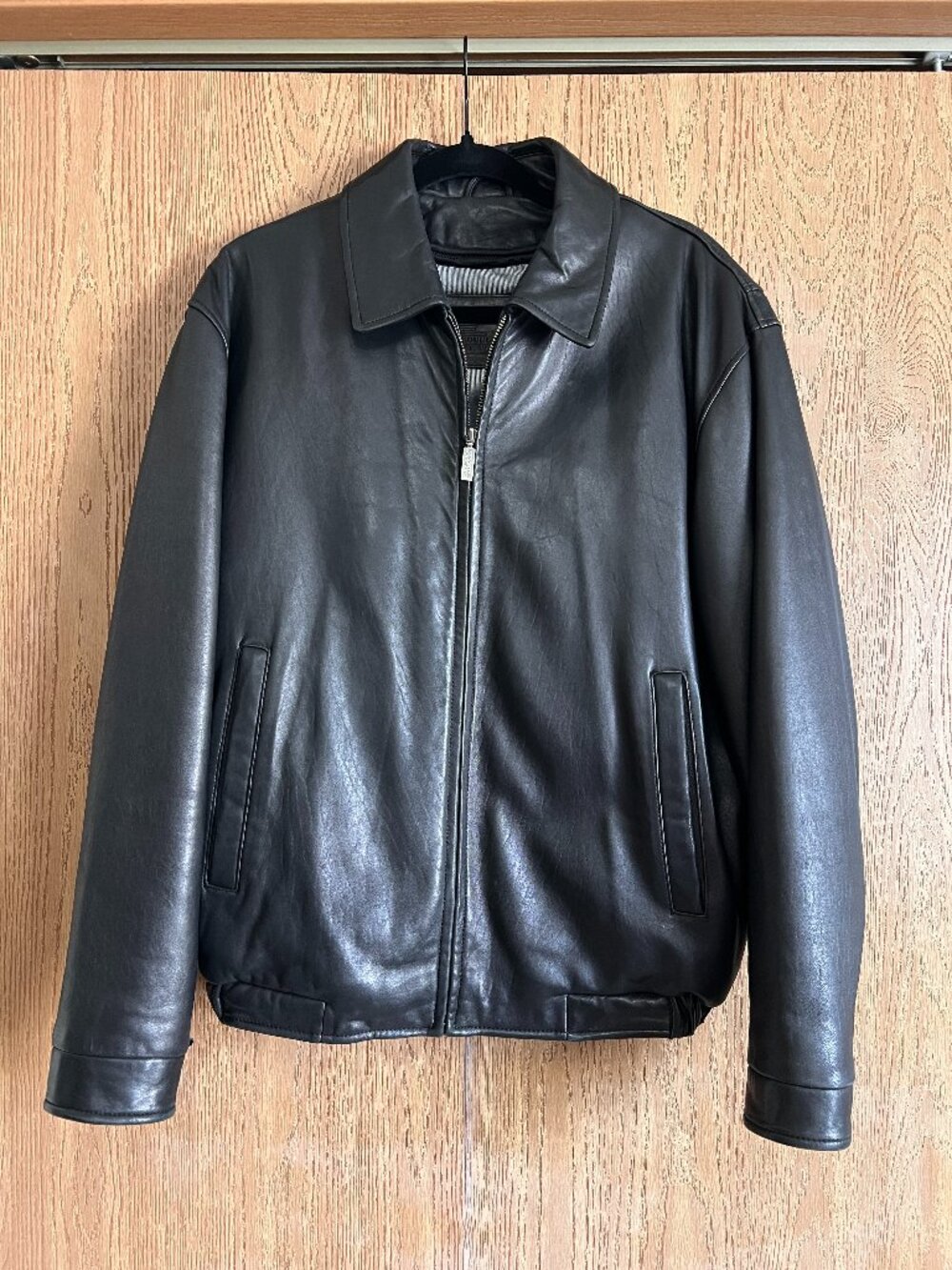 Roundtree & Yorke Men's Black Leather Bomber Jacket